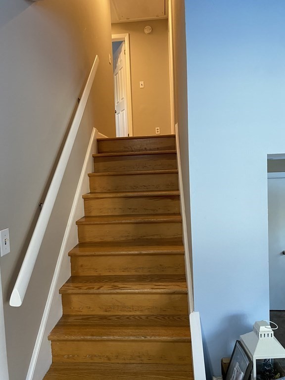 30 Hampton Knolls Road Holyoke, MA 01040 - Photo 12 of 38 a view of entryway