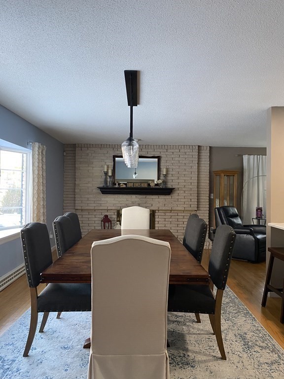 30 Hampton Knolls Road Holyoke, MA 01040 - Photo 13 of 38 a living room with furniture and a lamp
