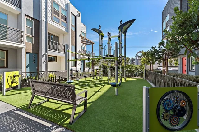 $5,975 | 213 Placemark, Irvine, CA 92614