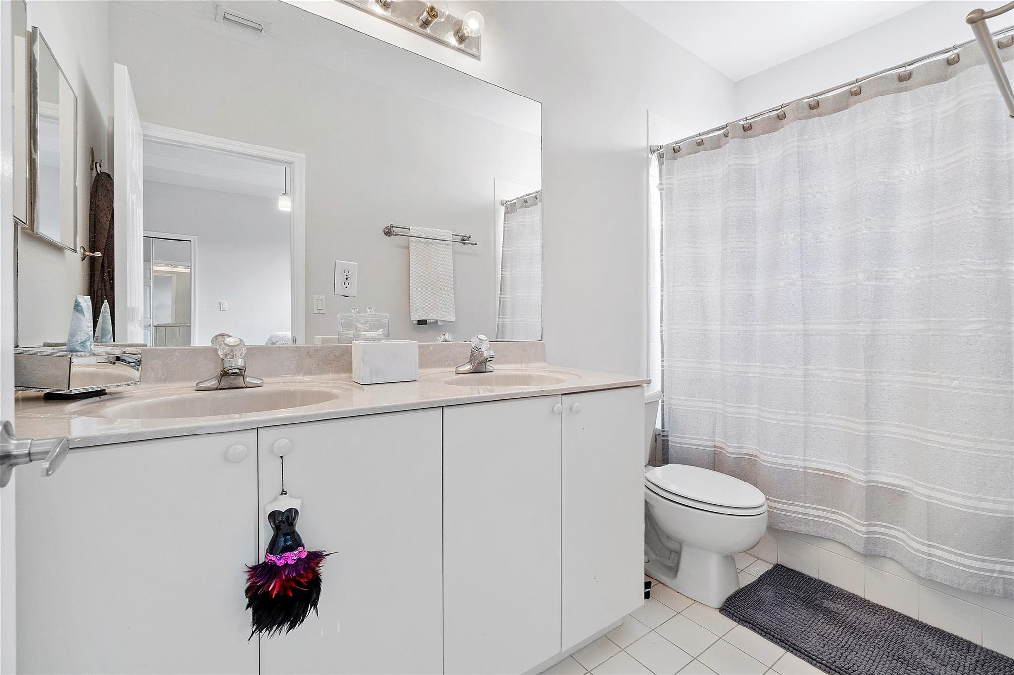 12465 Southwest 124th Terrace Miami, FL 33186 - Photo 14 of 31 Dual sinks master-bathroom