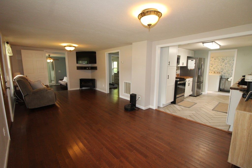 294 Deer Ridge Road Hillsville, VA 24343 - Photo 4 of 81 Gallery Image 4