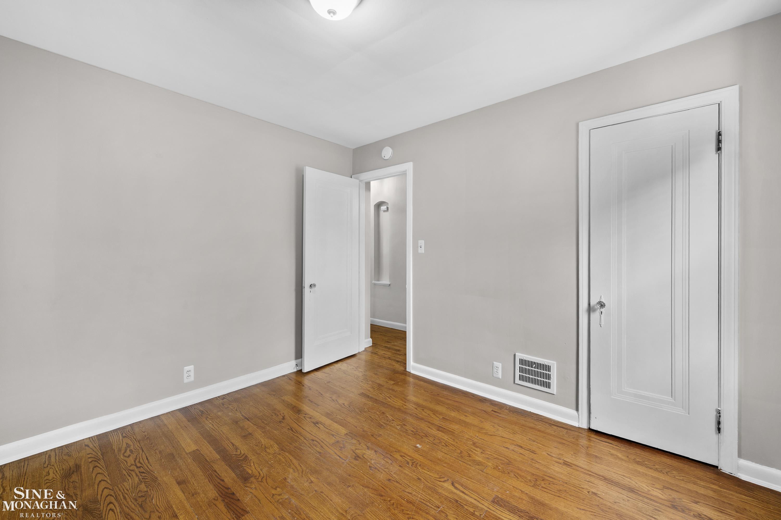 2134 Hawthorne Road Grosse Pointe, MI 48236 - Photo 15 of 49 50187927-38b56aac-38c1-4100-bbe6-55166b8a57aa.JPG