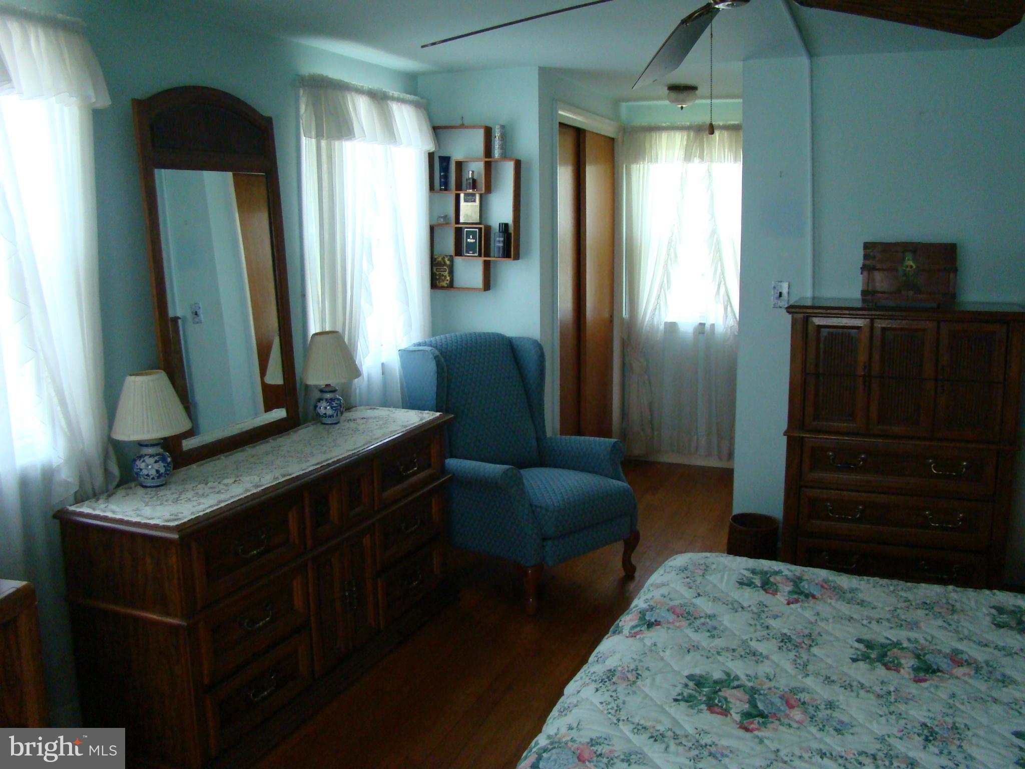 5509 Park Road Baltimore, MD 21225 - Photo 12 of 29 a bedroom with a bed and furniture