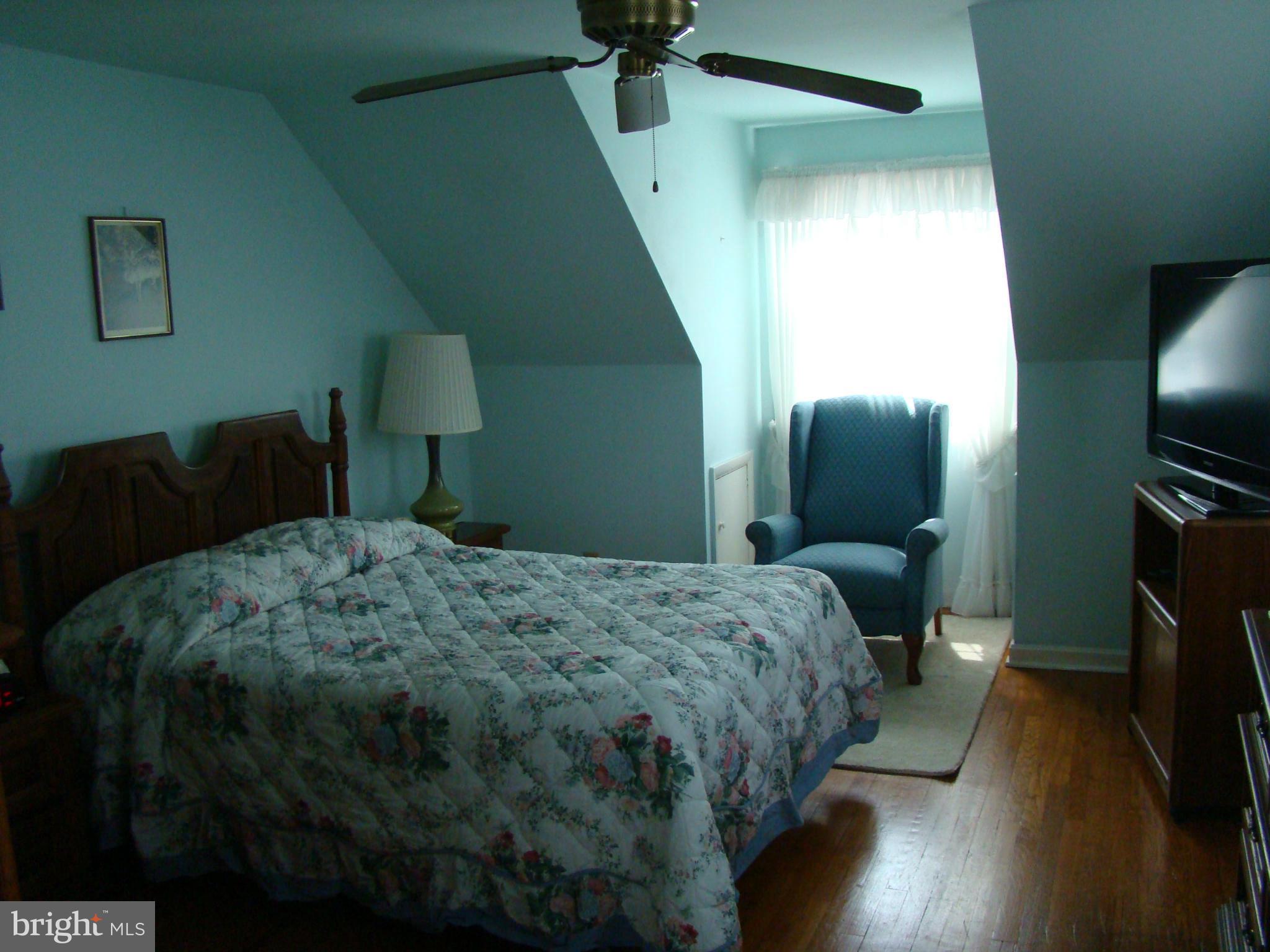 5509 Park Road Baltimore, MD 21225 - Photo 14 of 29 a bedroom with a bed and a flat screen tv