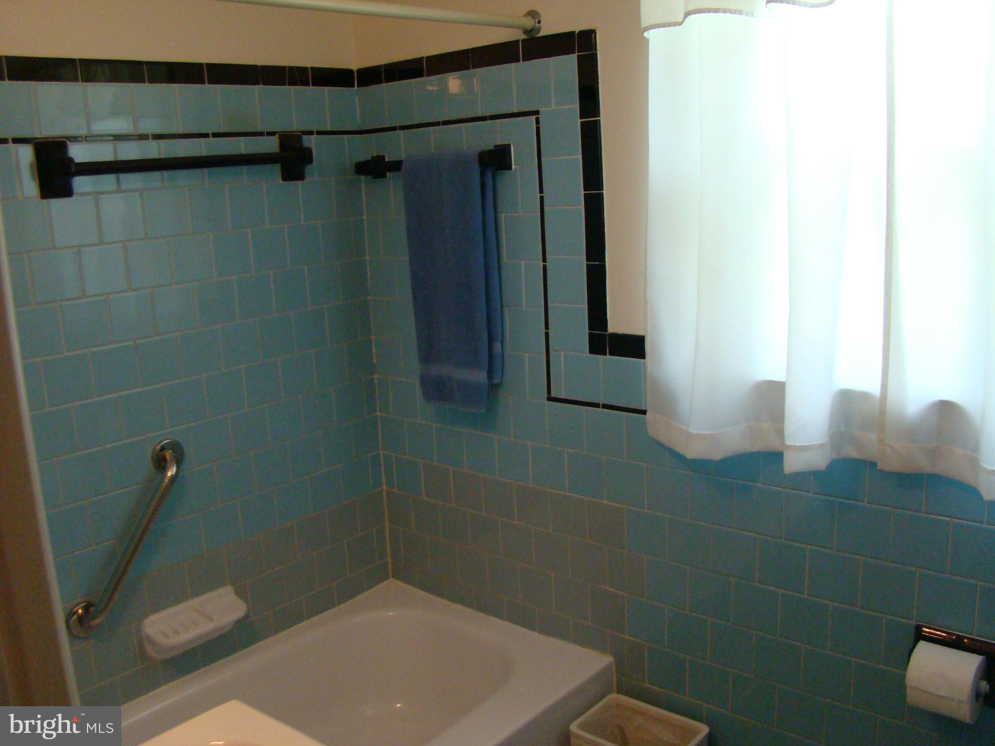 5509 Park Road Baltimore, MD 21225 - Photo 15 of 29 a bathroom with a shower