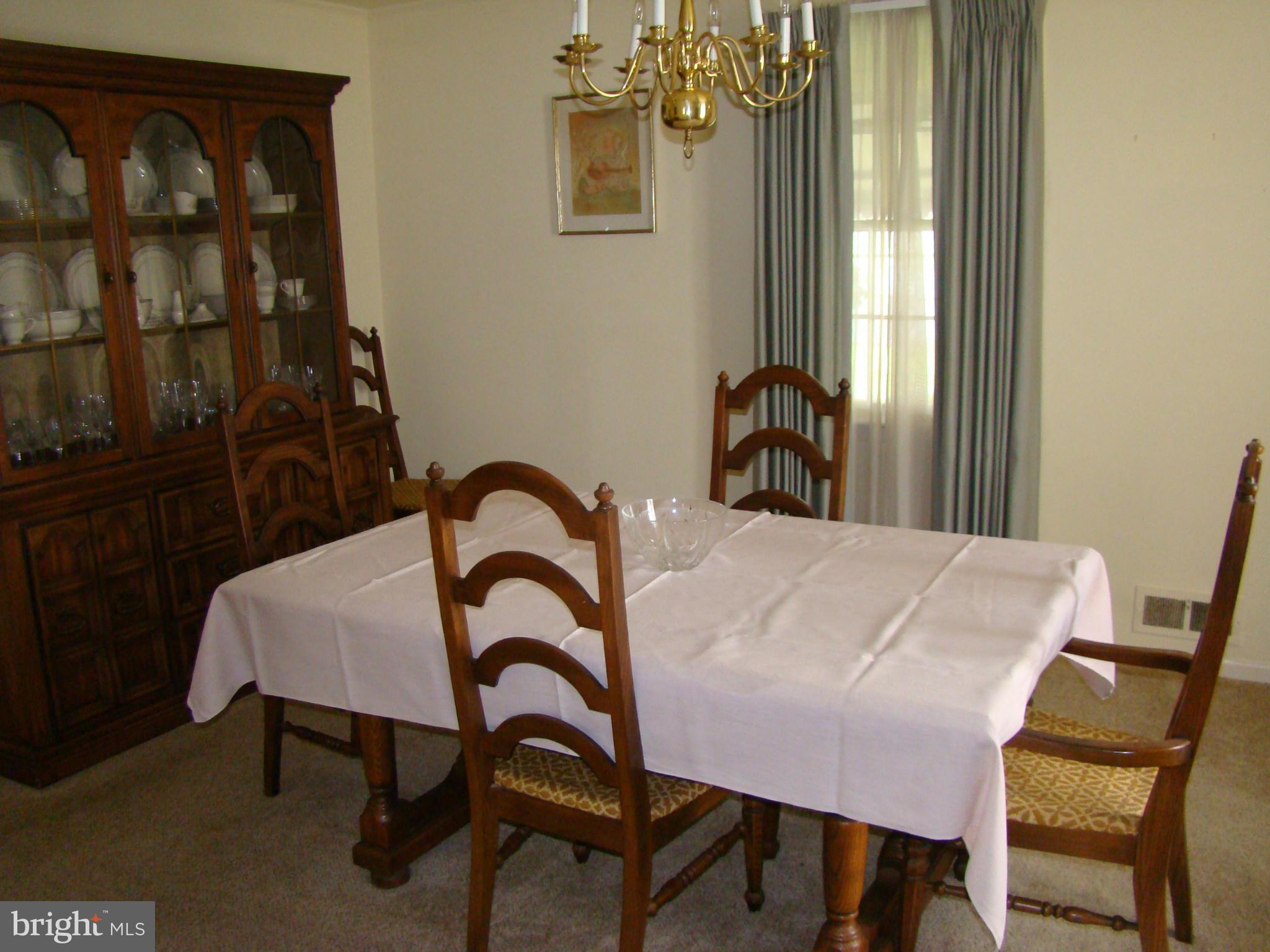 5509 Park Road Baltimore, MD 21225 - Photo 3 of 29 a dining room with furniture and window