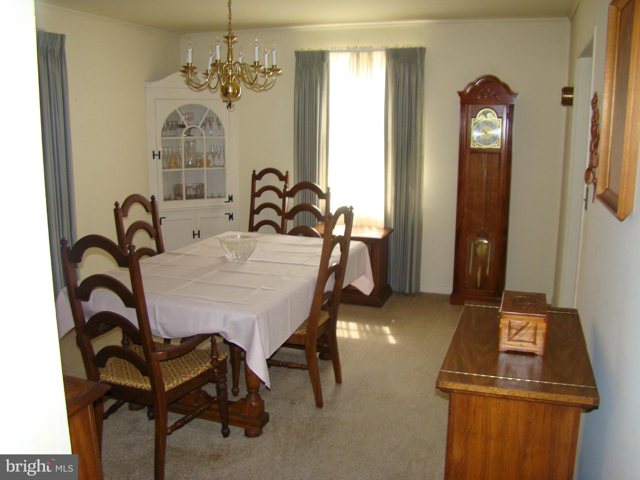5509 Park Road Baltimore, MD 21225 - Photo 4 of 29 a dining room with furniture and chandelier
