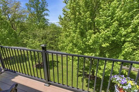 $375,000 | 10 Harbour Lane, Unit 4B, Oyster Bay, NY 11771