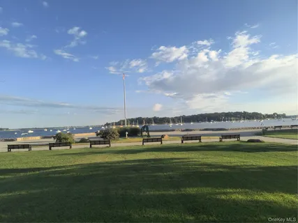 $375,000 | 10 Harbour Lane, Unit 4B, Oyster Bay, NY 11771