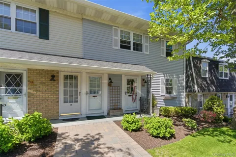 $375,000 | 10 Harbour Lane, Unit 4B, Oyster Bay, NY 11771