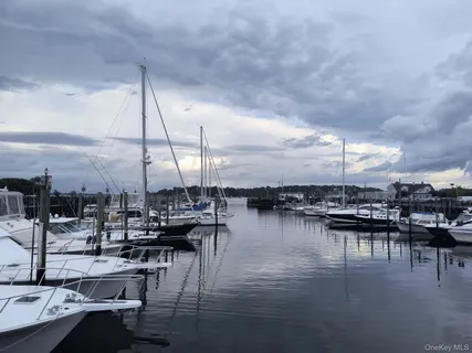 $375,000 | 10 Harbour Lane, Unit 4B, Oyster Bay, NY 11771