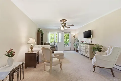 $375,000 | 10 Harbour Lane, Unit 4B, Oyster Bay, NY 11771