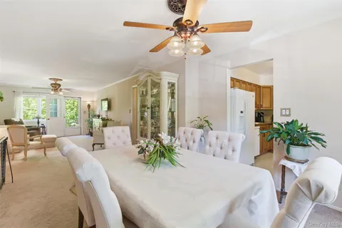 $375,000 | 10 Harbour Lane, Unit 4B, Oyster Bay, NY 11771