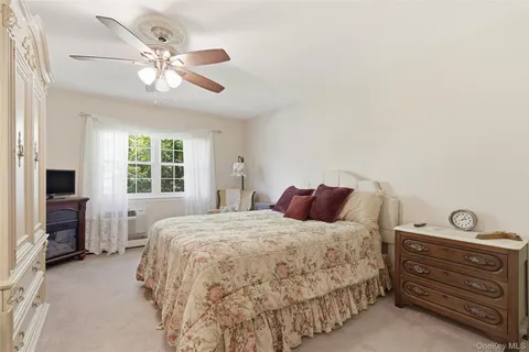$375,000 | 10 Harbour Lane, Unit 4B, Oyster Bay, NY 11771