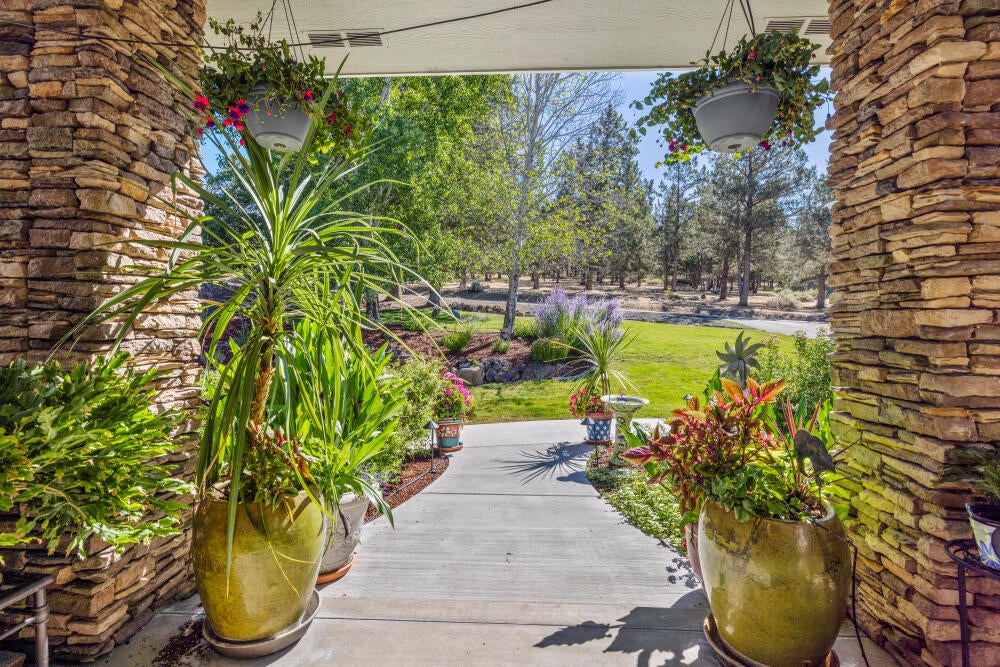 10046 Dowitcher Road Klamath Falls, OR 97601 - Photo 4 of 73 10046DowitcherRd-3