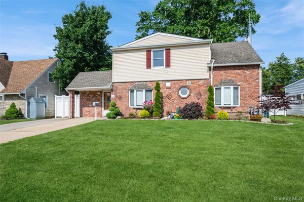 $5,300 | 14 Tailor Lane, Levittown, NY 11756
