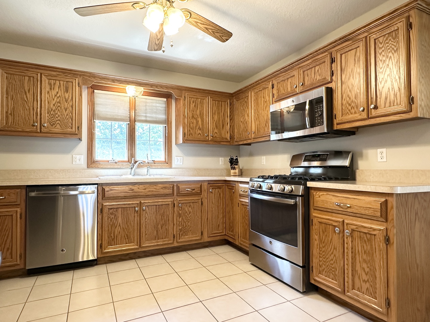 1602 Sun Ridge Drive Bourbonnais, IL 60914 - Photo 8 of 32