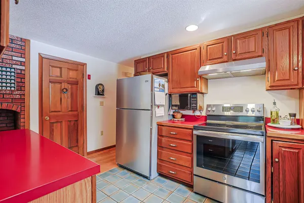 $799,900 | 13 Evans Road, Hebron, NH 03241