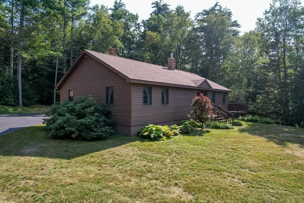 $799,900 | 13 Evans Road, Hebron, NH 03241
