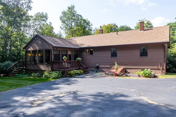 $799,900 | 13 Evans Road, Hebron, NH 03241