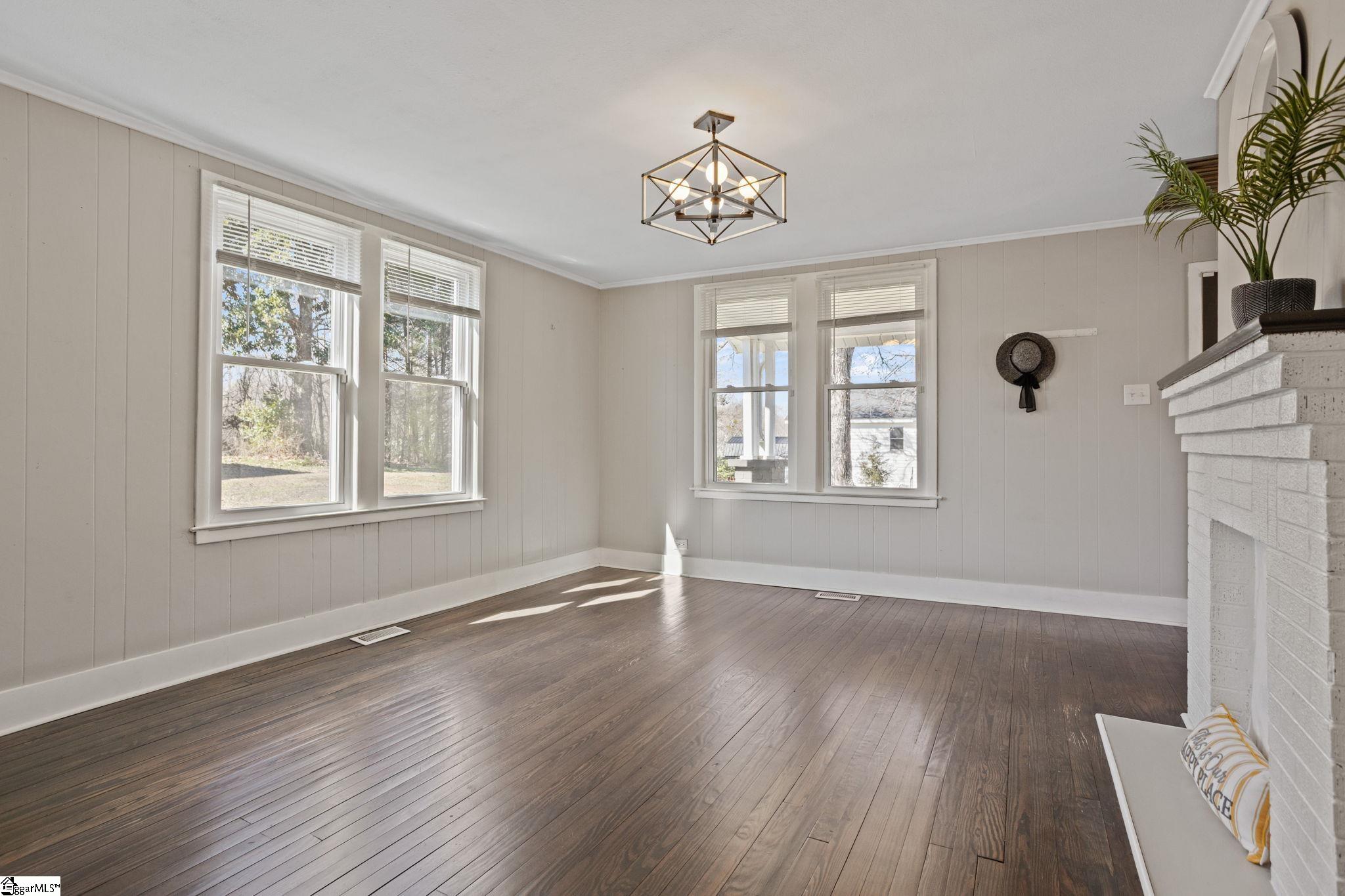 181 J Street Greer, SC 29651 - Photo 5 of 23