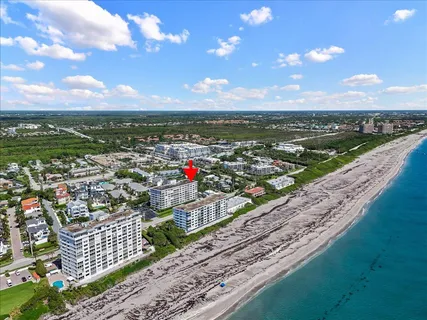 $949,900 | 911 Ocean Drive, Unit 506, North Palm Beach, FL 33408
