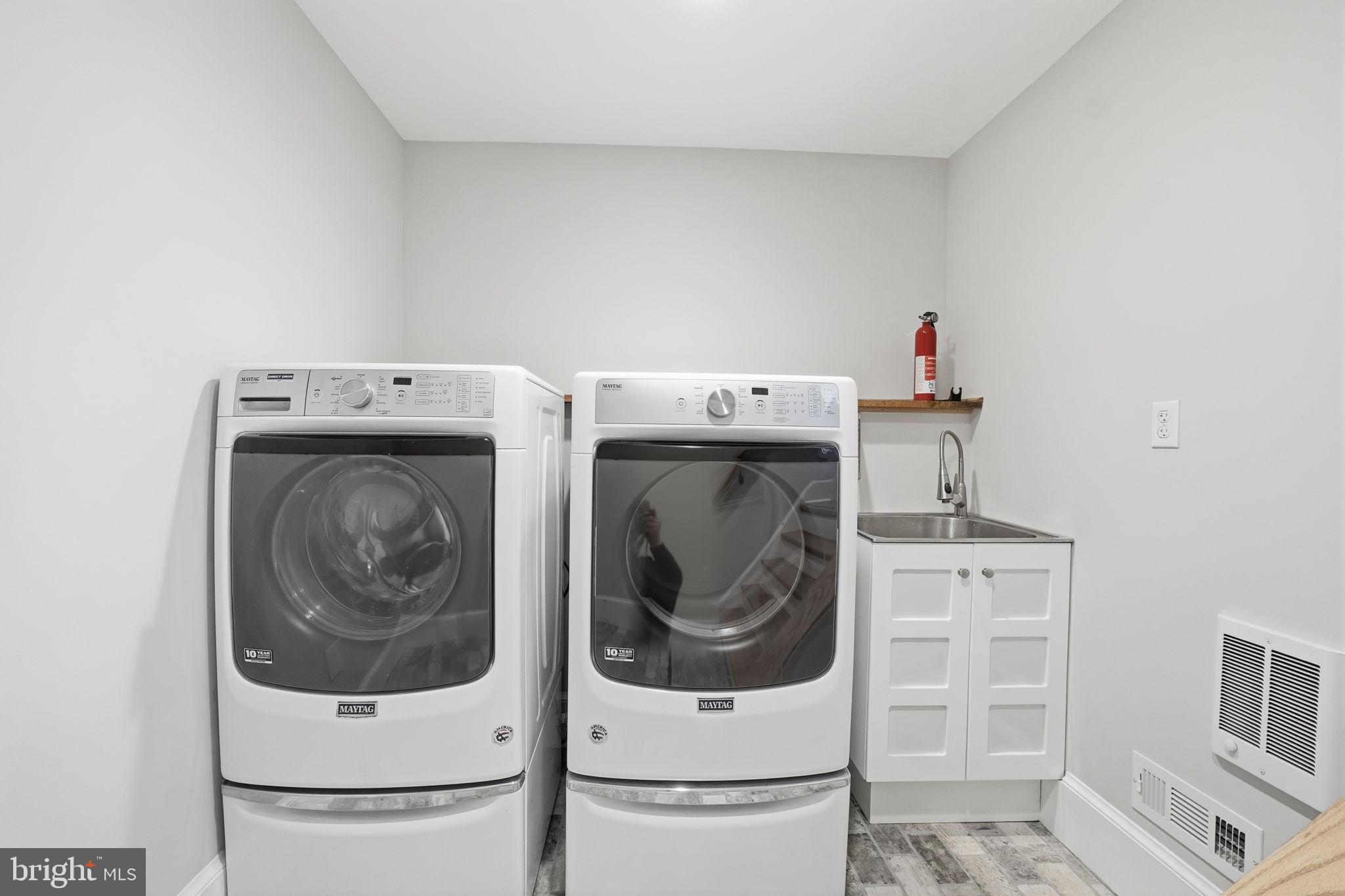15715 Avery Road Rockville, MD 20855 - Photo 34 of 116 Laundry Room