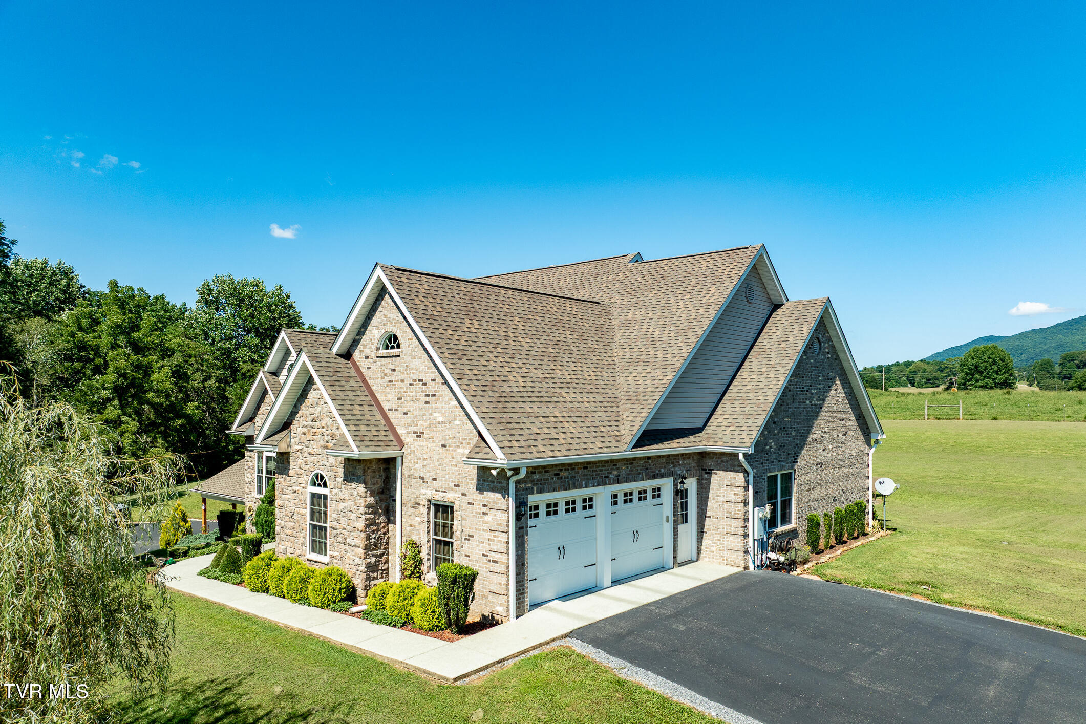 186 Oliver Edwards Road Jonesborough, TN 37659 - Photo 9 of 125 186 Oliver Edwards Road (15 of 130)