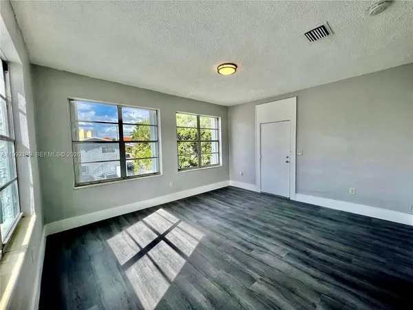 $2,200 | 301 Southwest 10th Avenue, Unit 1, Miami, FL 33130