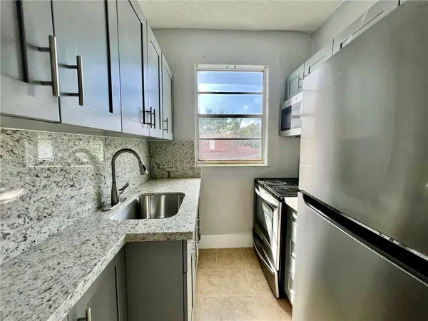 $2,200 | 301 Southwest 10th Avenue, Unit 1, Miami, FL 33130