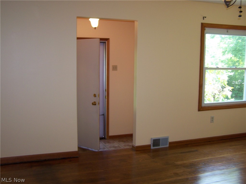 1366 Jacoby Road Akron, OH 44321 - Photo 4 of 35