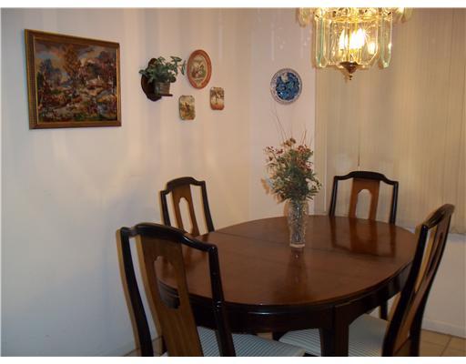 949 Flanders T, Unit 949 Delray Beach, FL 33484 - Photo 4 of 11 Additional Photo
