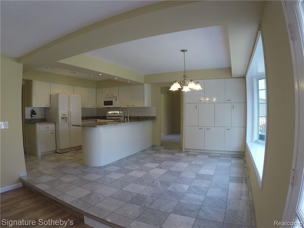 20441 Coachwood Road Riverview, MI 48193 - Photo 6 of 32 6.JPG