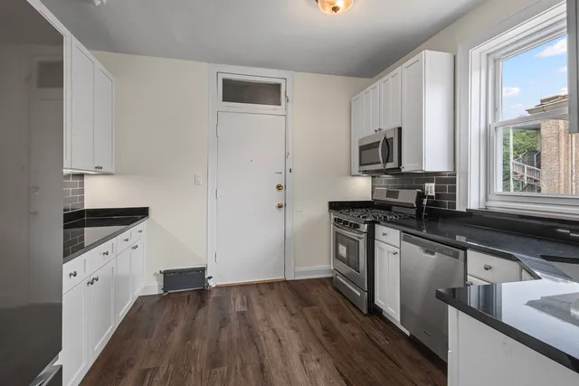 $2,745 | 2712 West Winnemac Avenue, Unit 2, Chicago, IL 60625