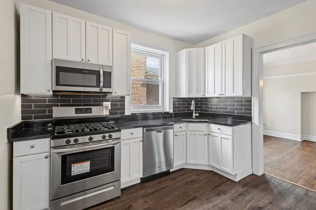 $2,745 | 2712 West Winnemac Avenue, Unit 2, Chicago, IL 60625