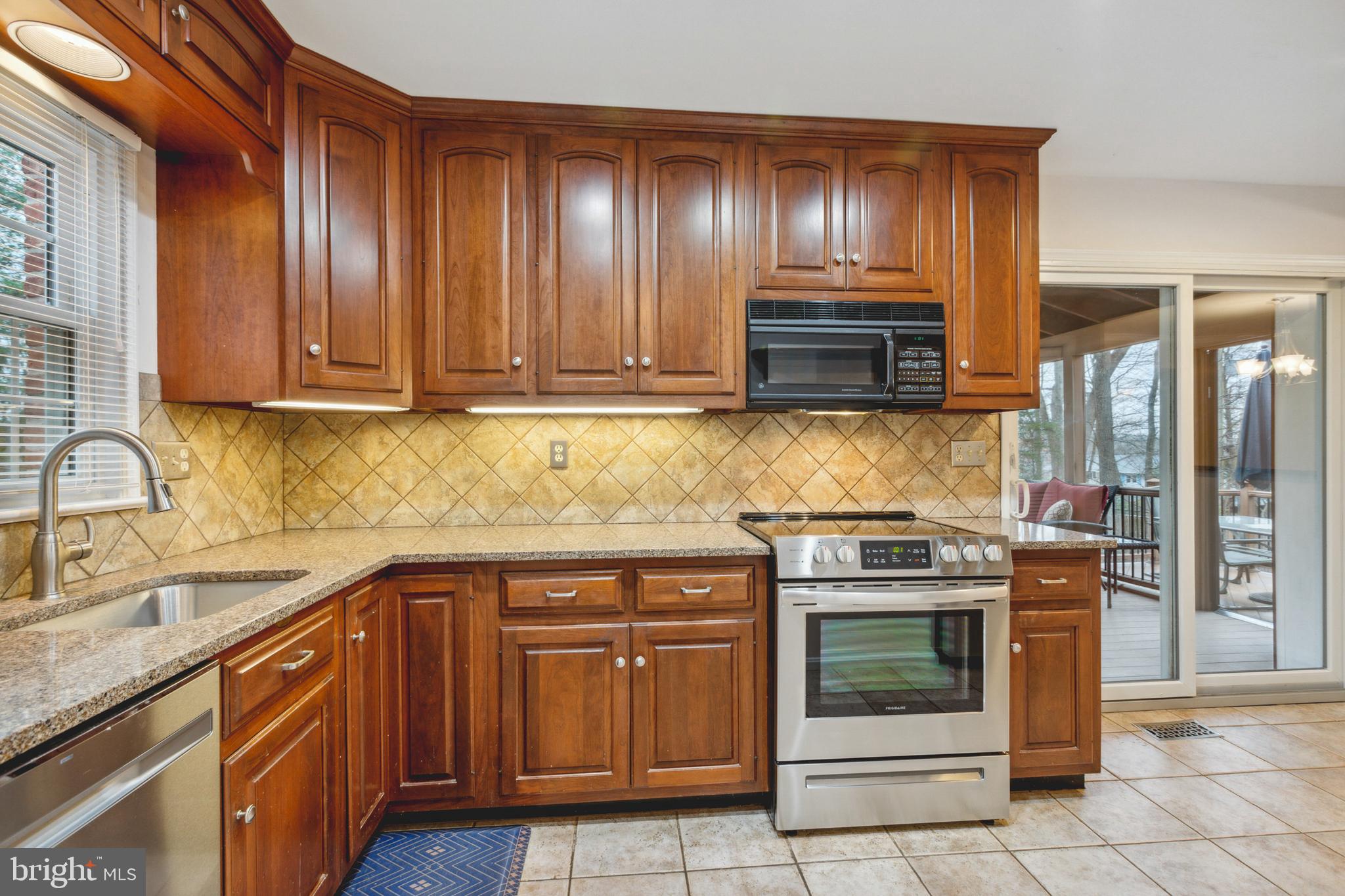 9308 Emory Grove Road Gaithersburg, MD 20877 - Photo 14 of 45 Kitche