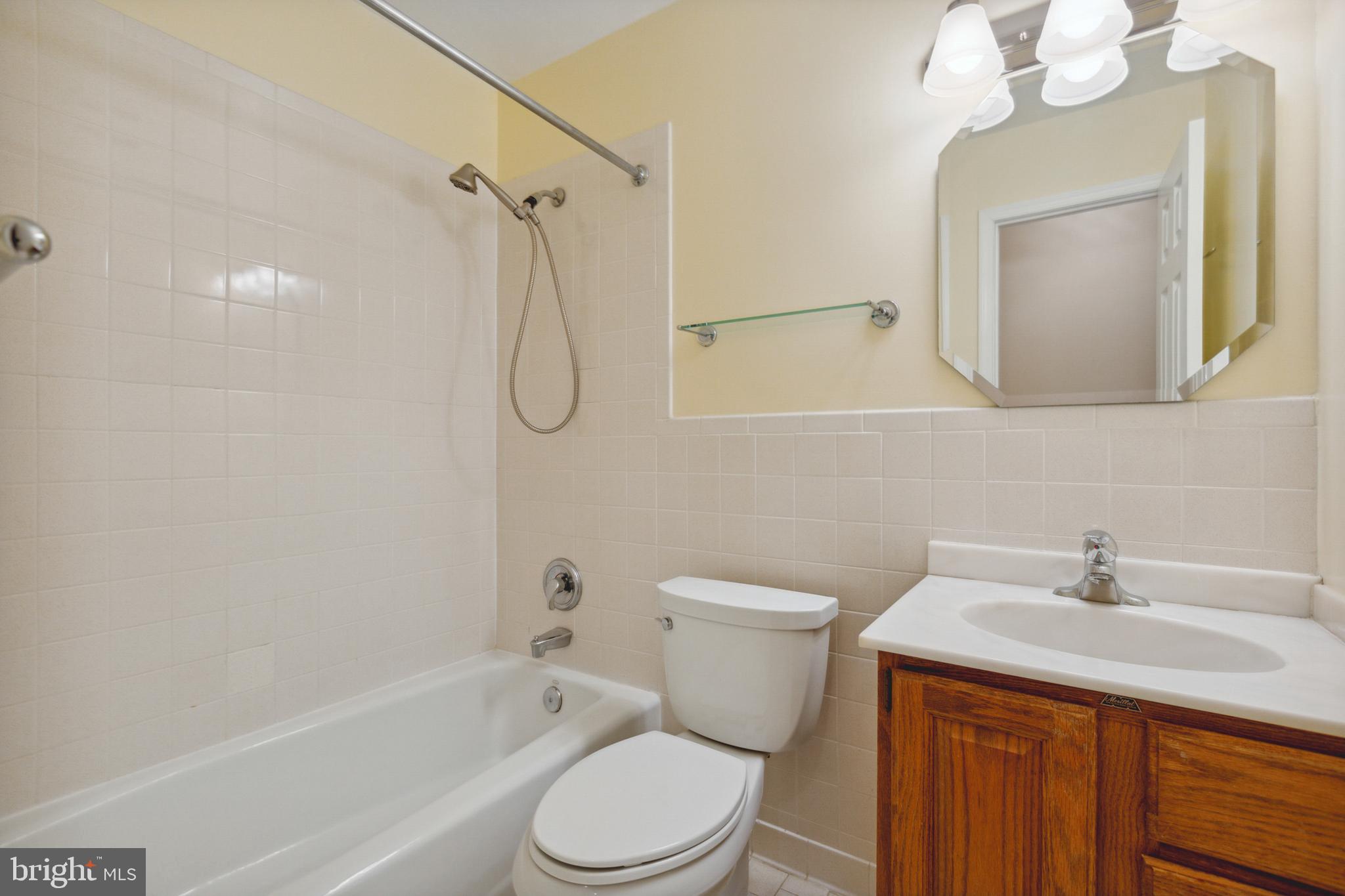 9308 Emory Grove Road Gaithersburg, MD 20877 - Photo 26 of 45 Upper level hall full-bath