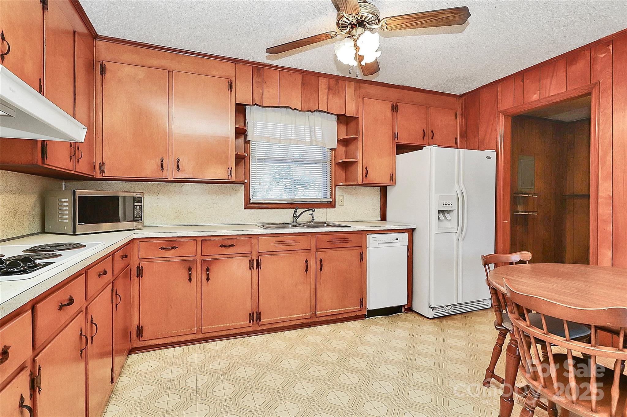 6217 Stack Road Monroe, NC 28112 - Photo 12 of 37 a kitchen with stainless steel appliances a refrigerator and a stove