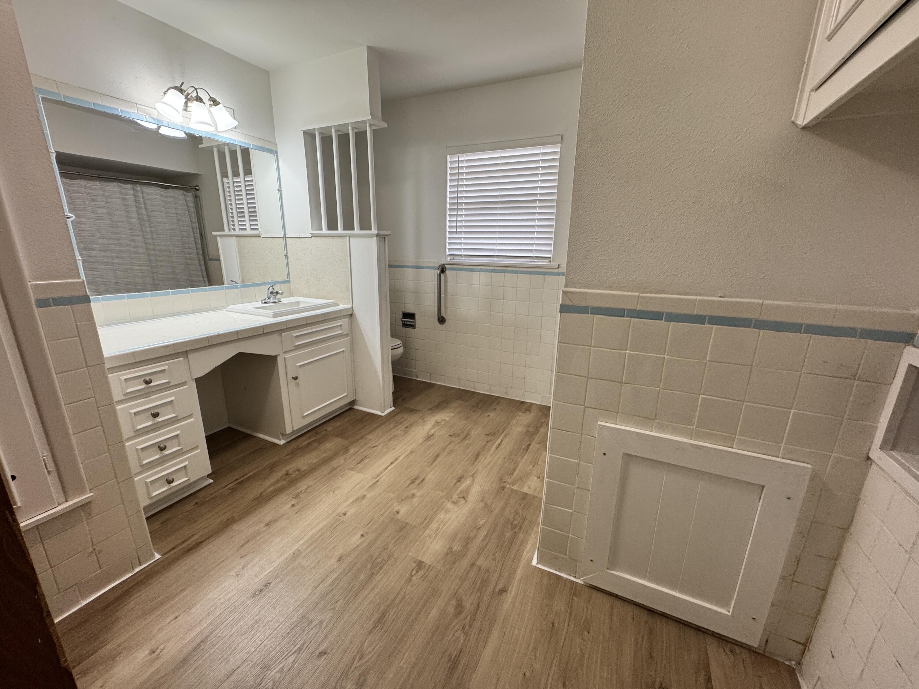 1209 Garland Plainview, TX 79072 - Photo 20 of 38 a bathroom with a sink a mirror and a bathtub