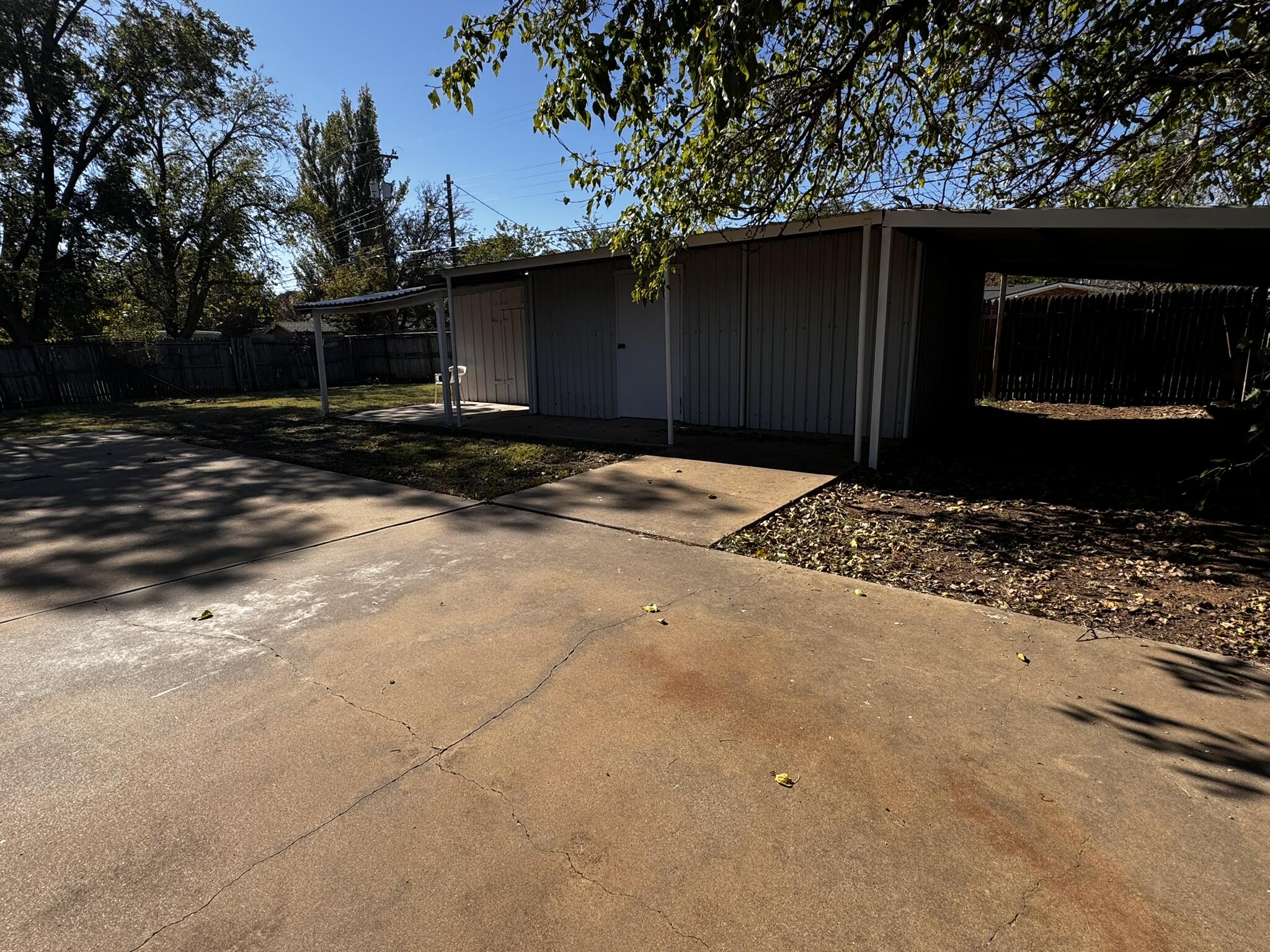 1209 Garland Plainview, TX 79072 - Photo 29 of 38 a backyard of a house with lots of green space