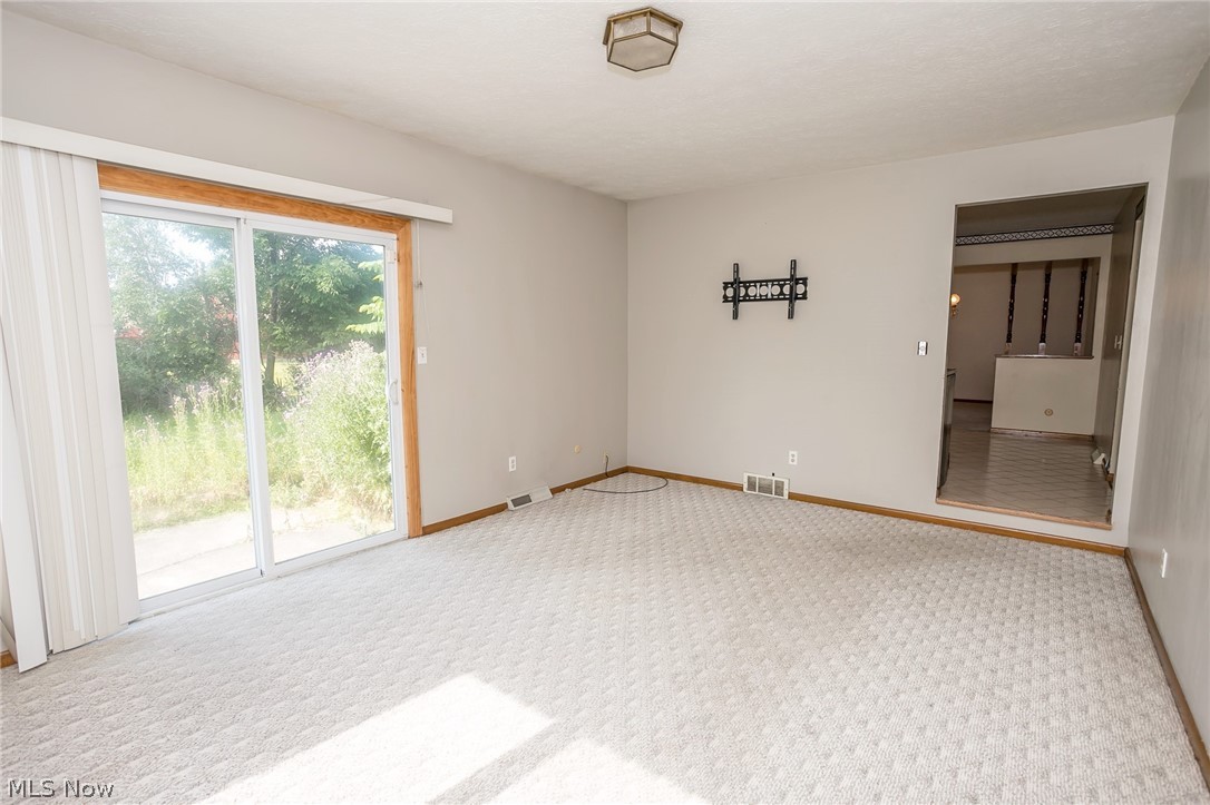 27616 Highland Road Cleveland, OH 44143 - Photo 7 of 25