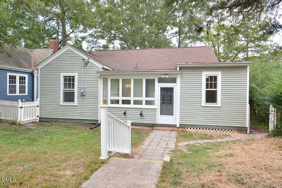 2307 Chapel Hill Road Durham, NC 27707 - Photo 5 of 27