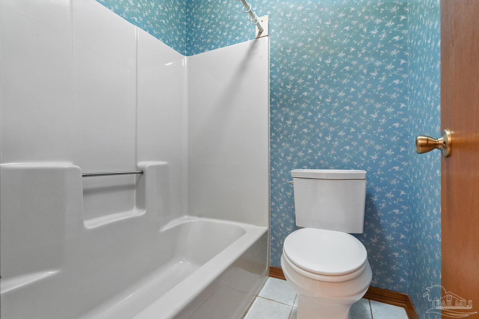 6160 Saddle Club Road Pace, FL 32571 - Photo 40 of 49 a bathroom with a toilet and a bathtub