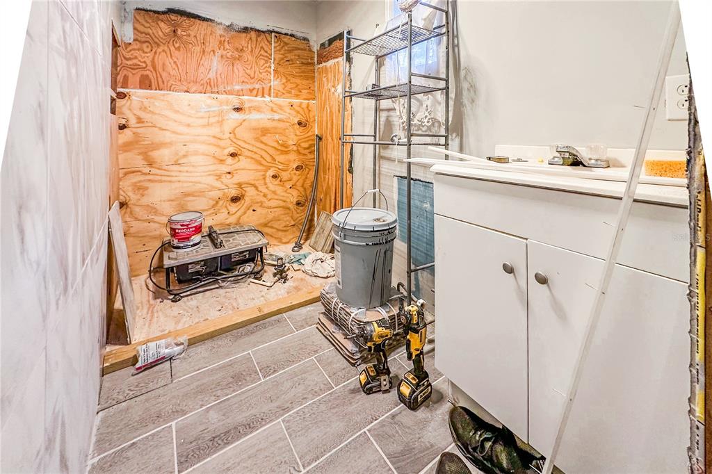 198 Spurlock Road Frostproof, FL 33843 - Photo 29 of 50 a room with table and chairs