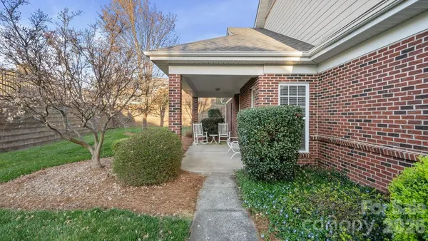 a view of a pathway of a house with a pathway and a pathway