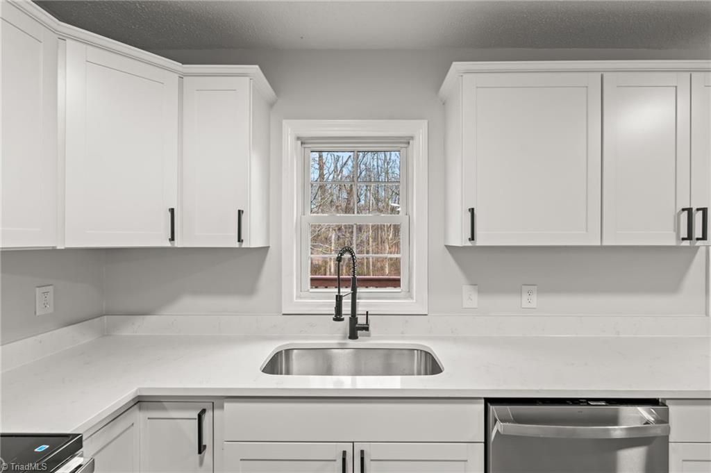 292 Mt Pleasant Church Road State Road, NC 28676 - Photo 12 of 34