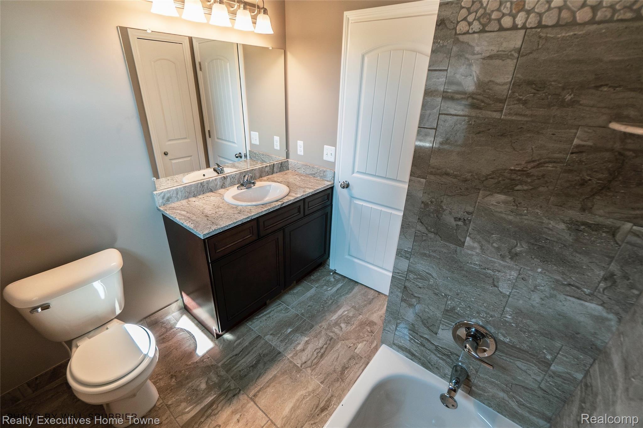21982 Rivanna Drive Macomb, MI 48044 - Photo 12 of 22 MasterBathroom (3).jpg