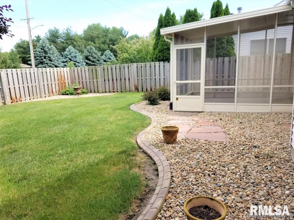 3214 Red Oak Lane Springfield, IL 62712 - Photo 5 of 24