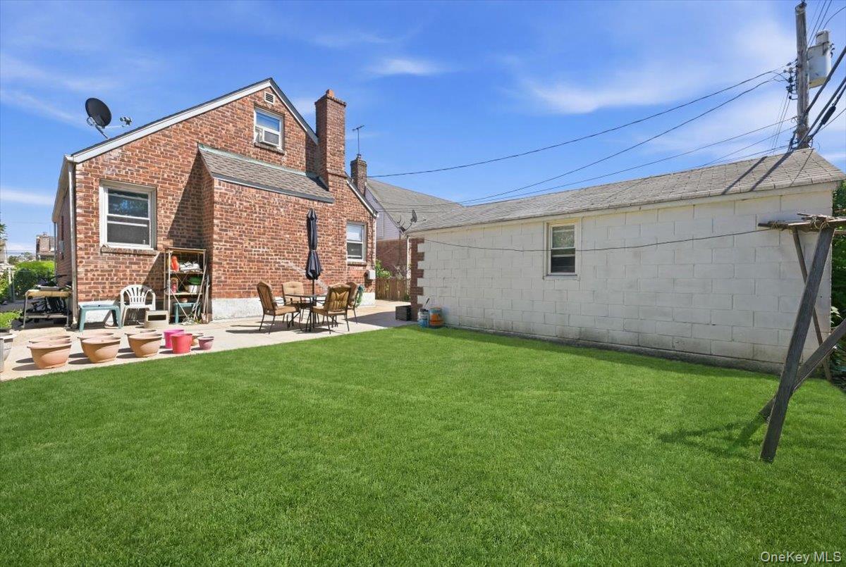 79 Wellington Road Elmont, NY 11003 - Photo 29 of 33