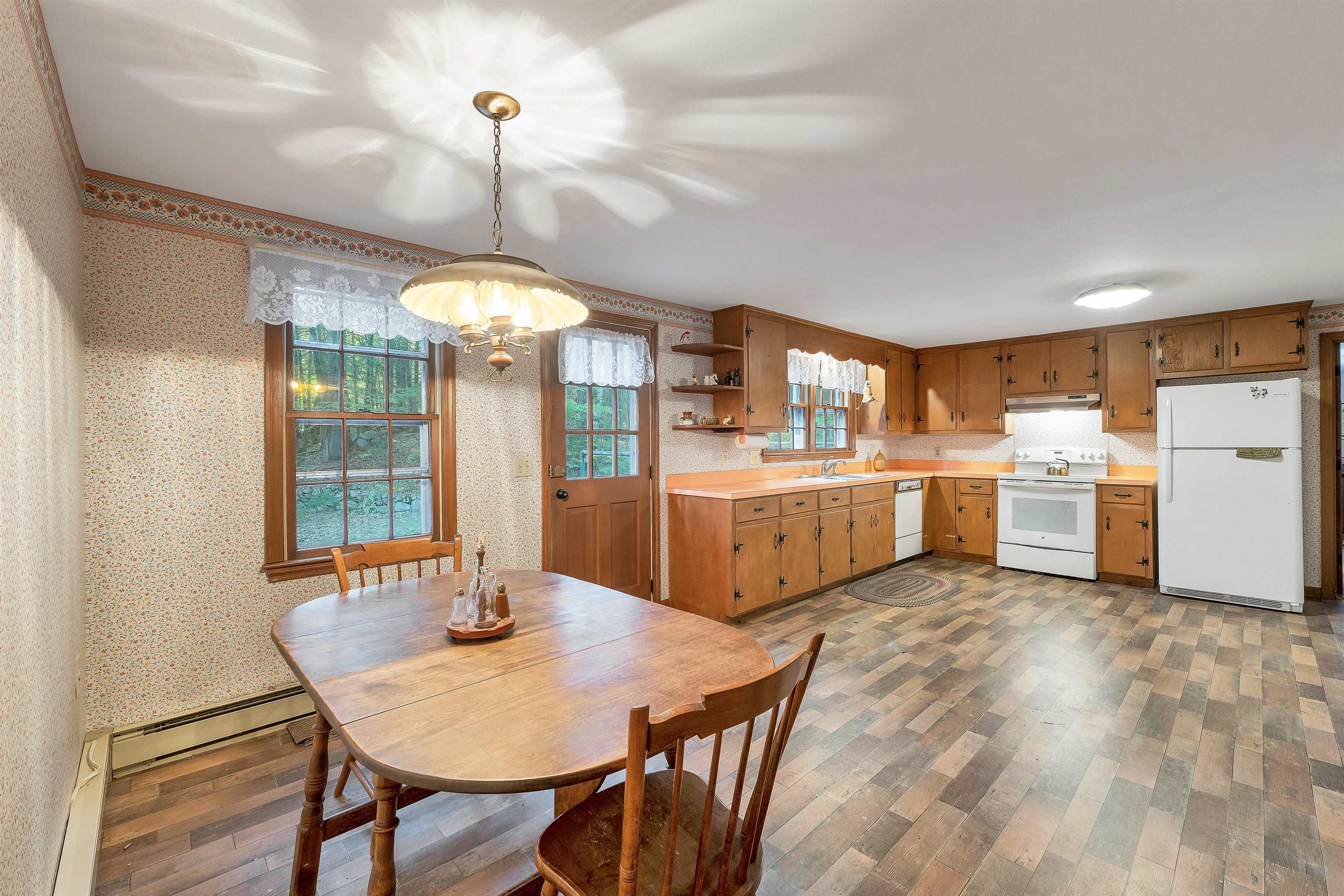 28 Manchester Road Amherst, NH 03031 - Photo 5 of 34